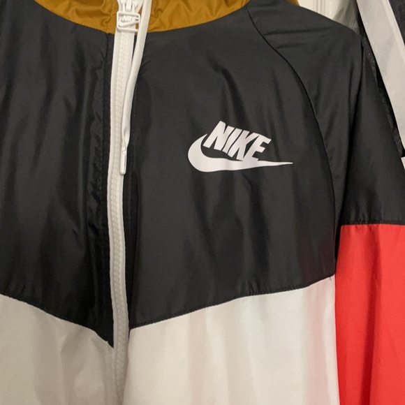 Nike wind breaker - Picture 3 of 5
